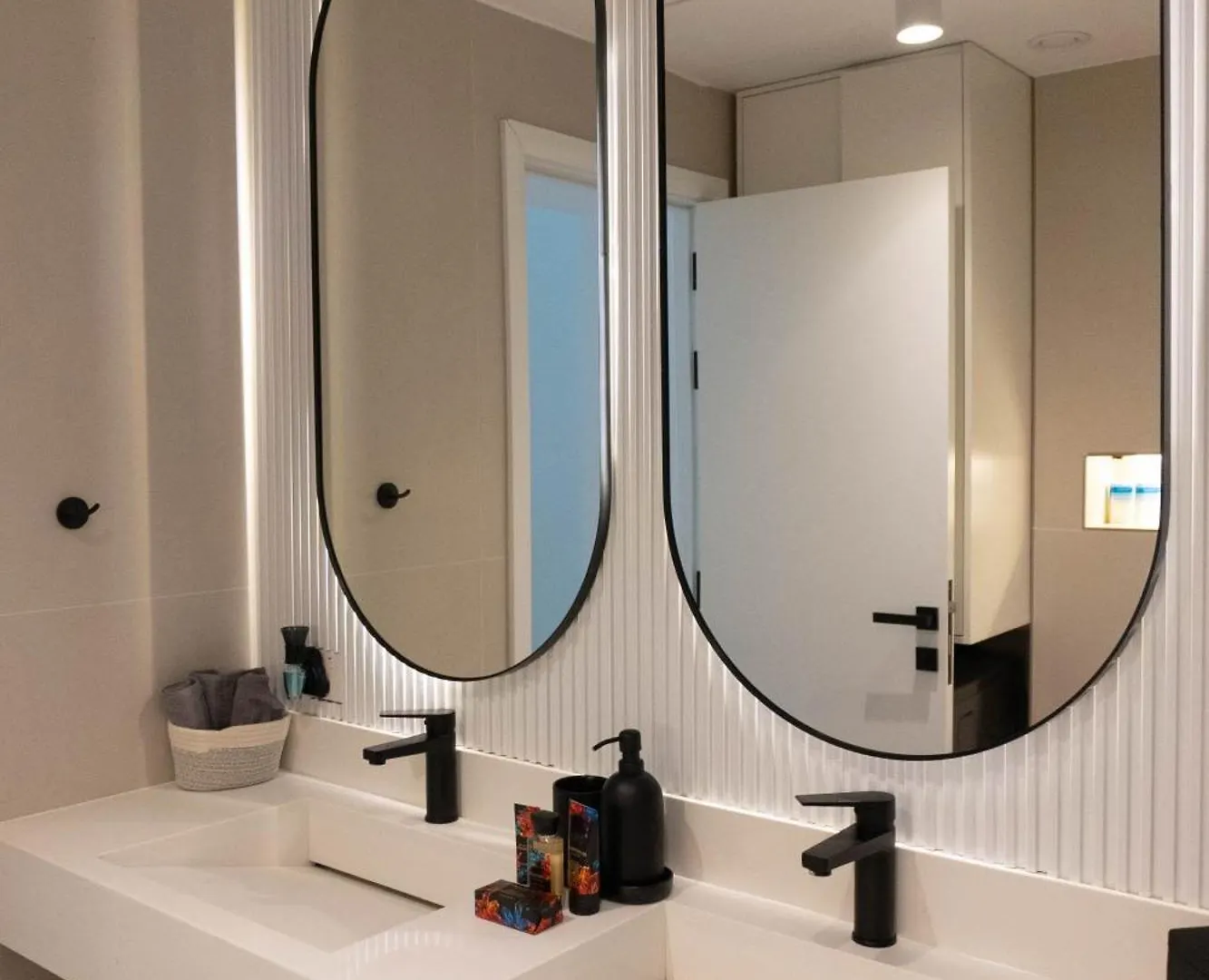 Blessed Oasis - Elegant 2Br Marina Apartment Dubai